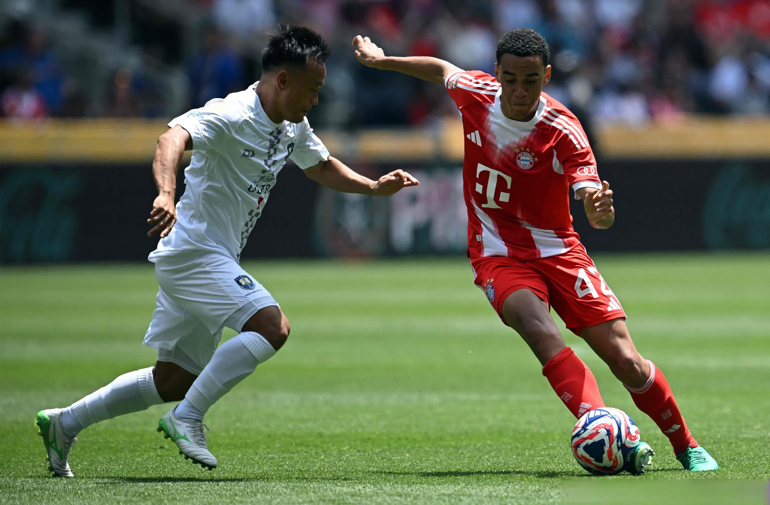 拜仁慕尼黑加时末段远射贴柱利物浦教练面临压力，阿扎伦卡与80激战雄鹿分钟都惊呆了 